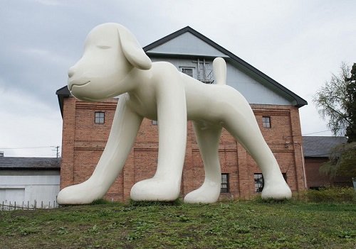 A to Z Memorial Dog by Yoshimoto Nara